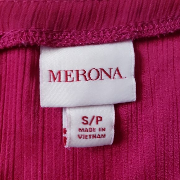 ☀️ 4/$25 … Fuchsia top - Picture 7 of 7